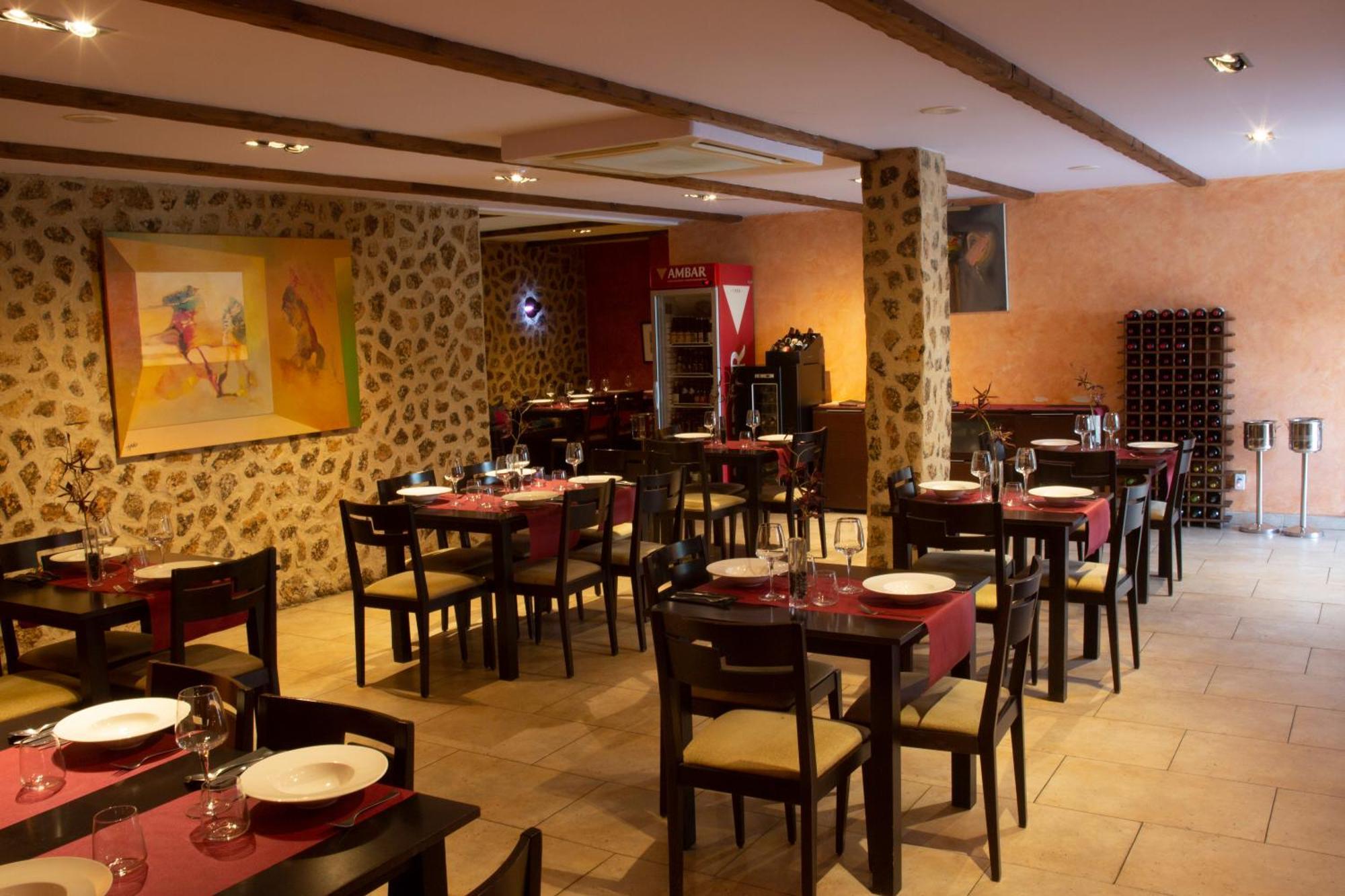 מדינצ'לי Hostal Bavieca מראה חיצוני תמונה