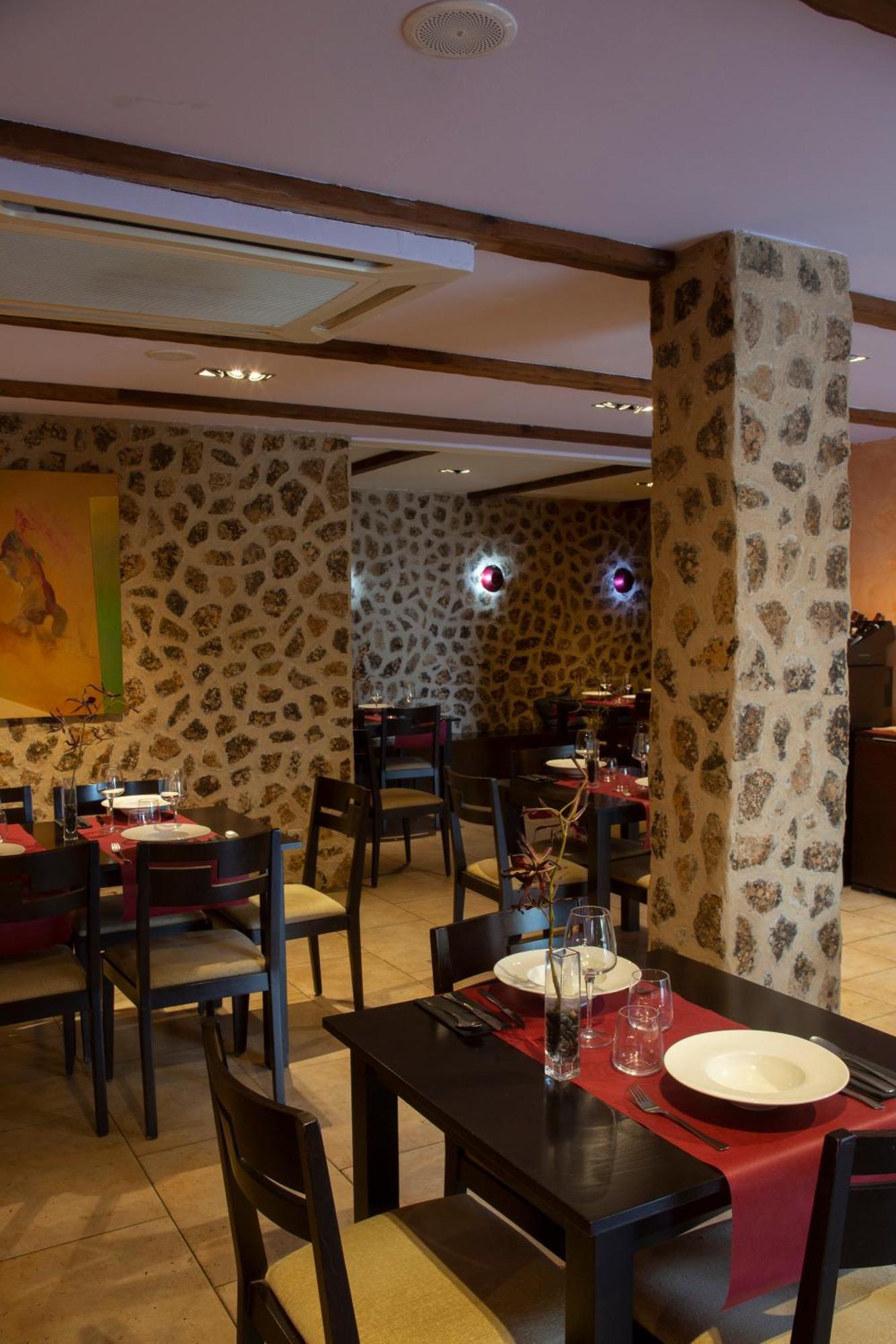 מדינצ'לי Hostal Bavieca מראה חיצוני תמונה