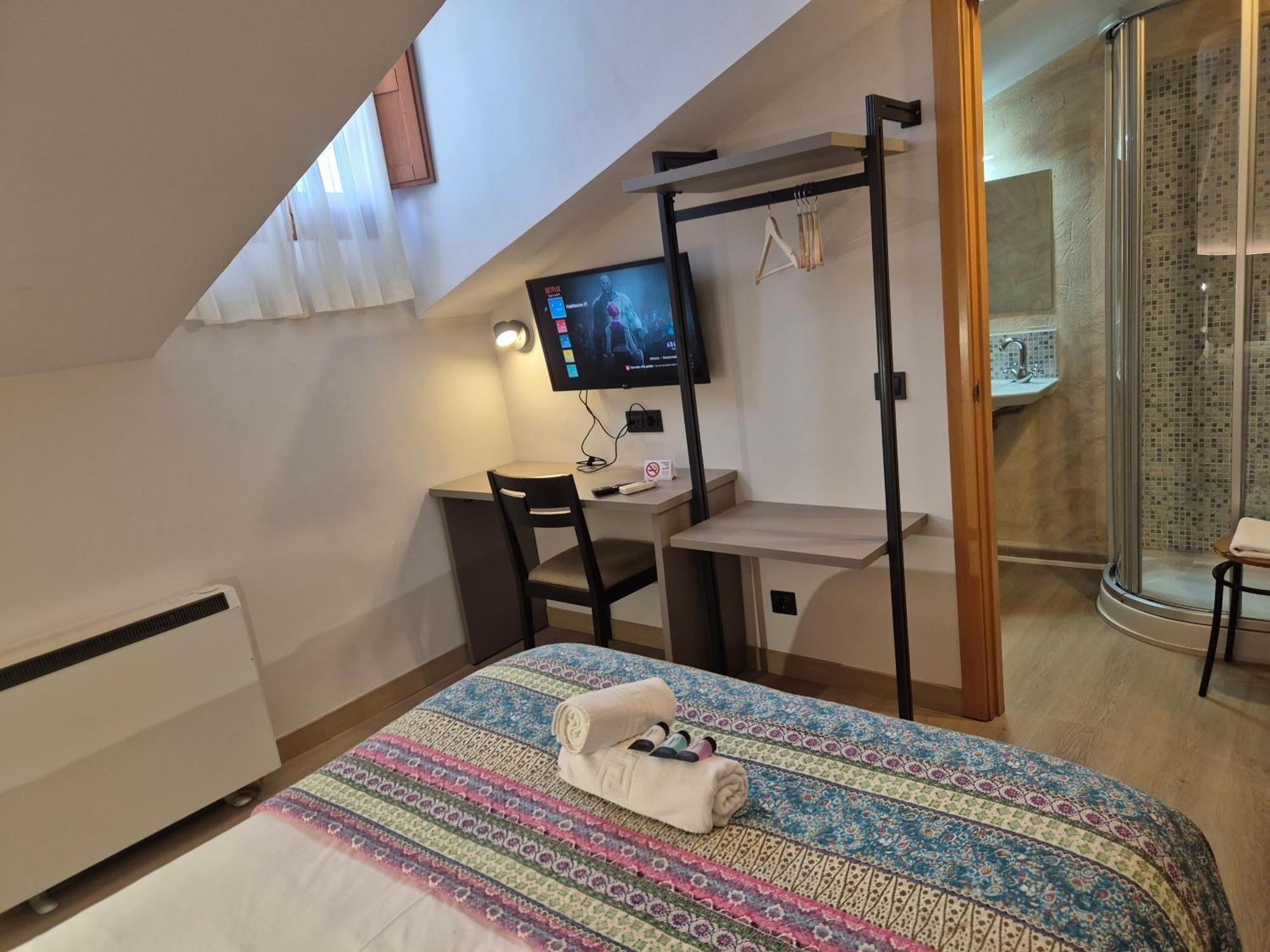 מדינצ'לי Hostal Bavieca מראה חיצוני תמונה