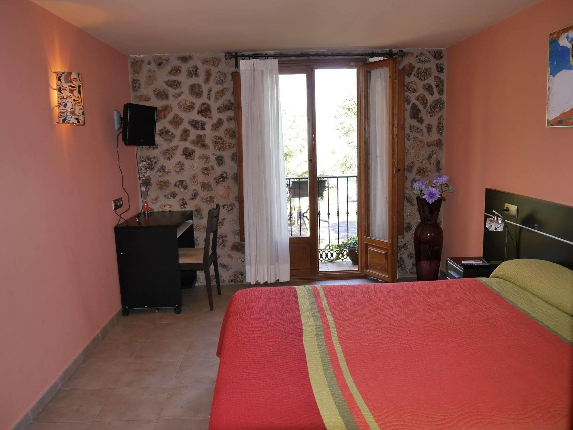 מדינצ'לי Hostal Bavieca מראה חיצוני תמונה