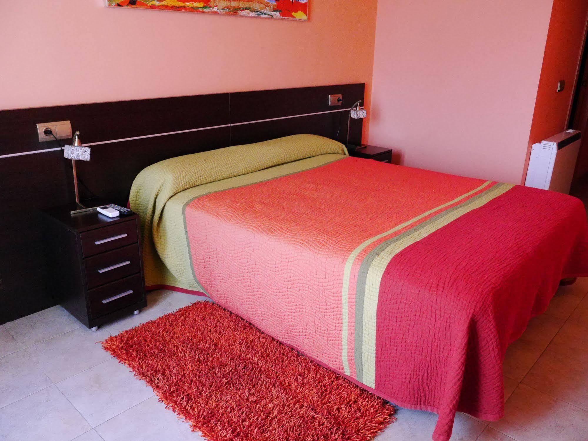 מדינצ'לי Hostal Bavieca מראה חיצוני תמונה