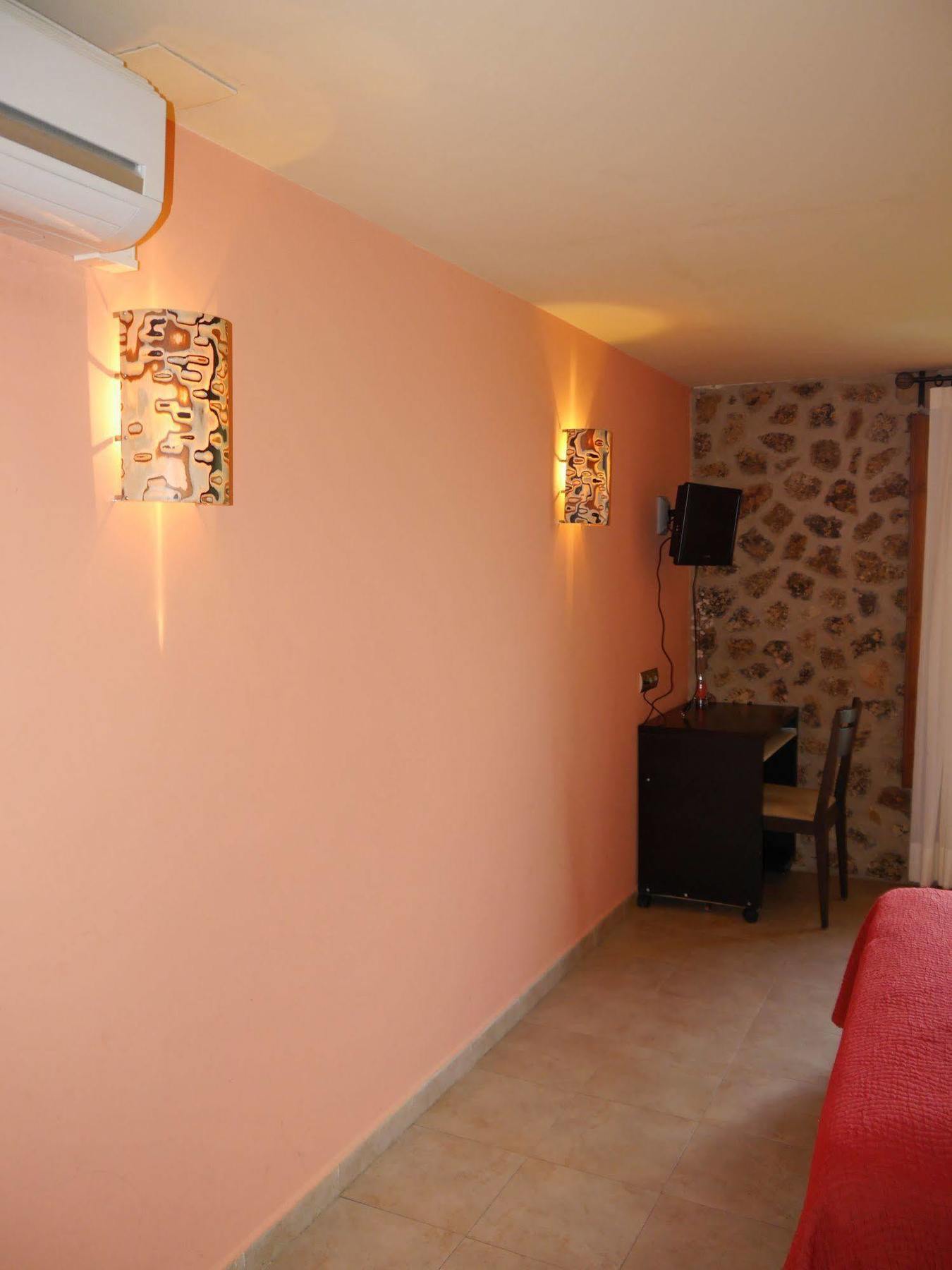 מדינצ'לי Hostal Bavieca מראה חיצוני תמונה