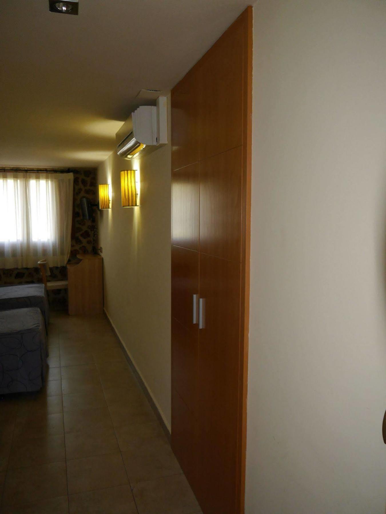 מדינצ'לי Hostal Bavieca מראה חיצוני תמונה