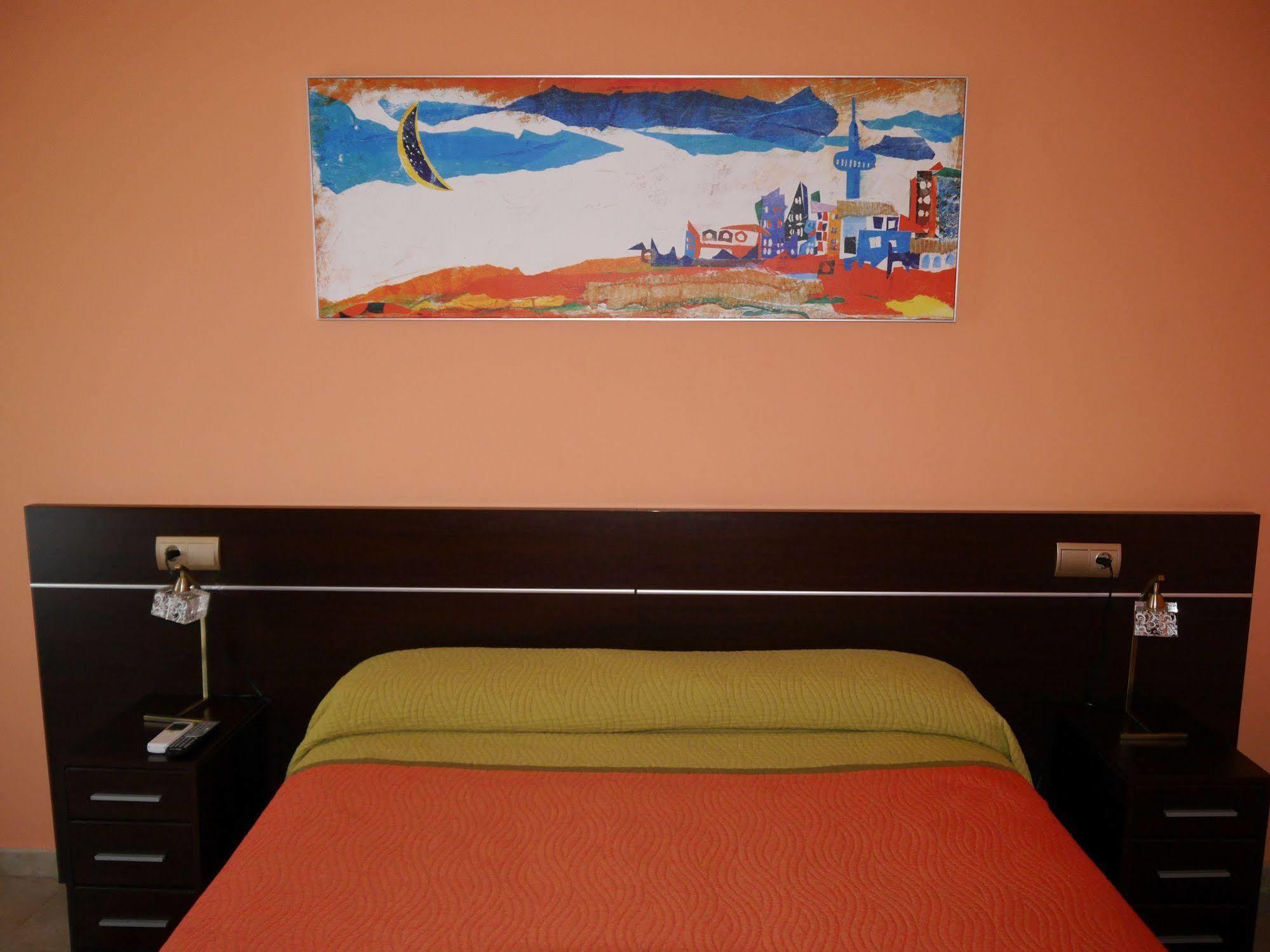 מדינצ'לי Hostal Bavieca מראה חיצוני תמונה